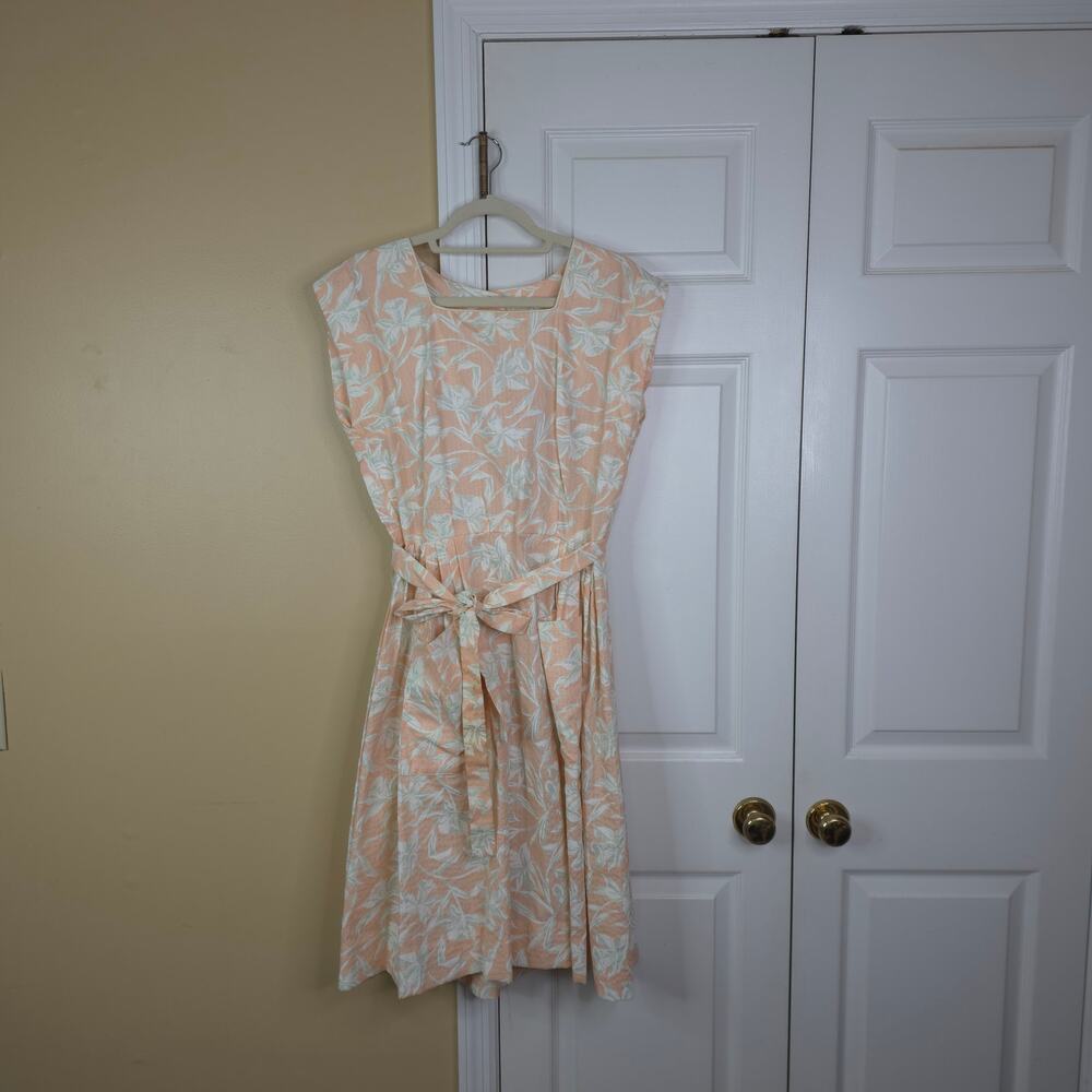 Vintage 70s Pastel Floral A-line Button Back Dress with Waist Tie Size 12